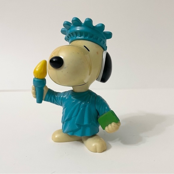 Other - Vintage Snoopy World Tour USA Statue of Liberty Snoopy Figure
